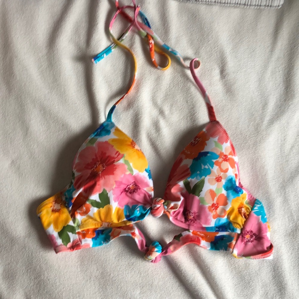 Women’s floral bikini top